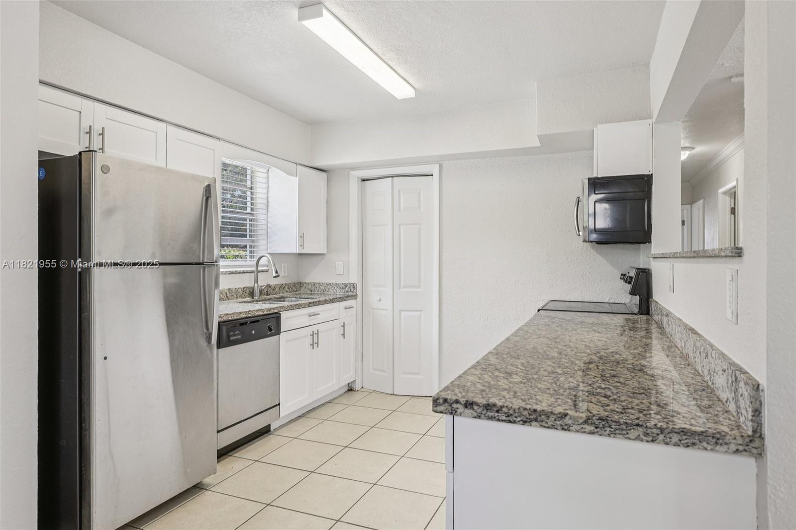 2817 SW 8th St, Fort Lauderdale, Florida image 9