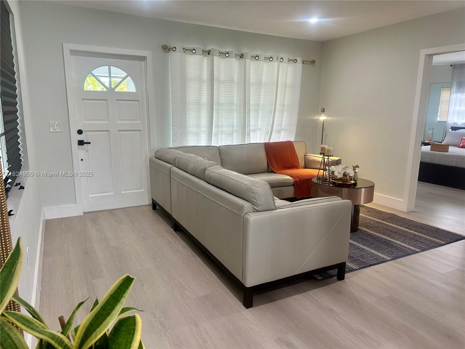 4861 NE 8th Ave, Oakland Park, Florida image 6