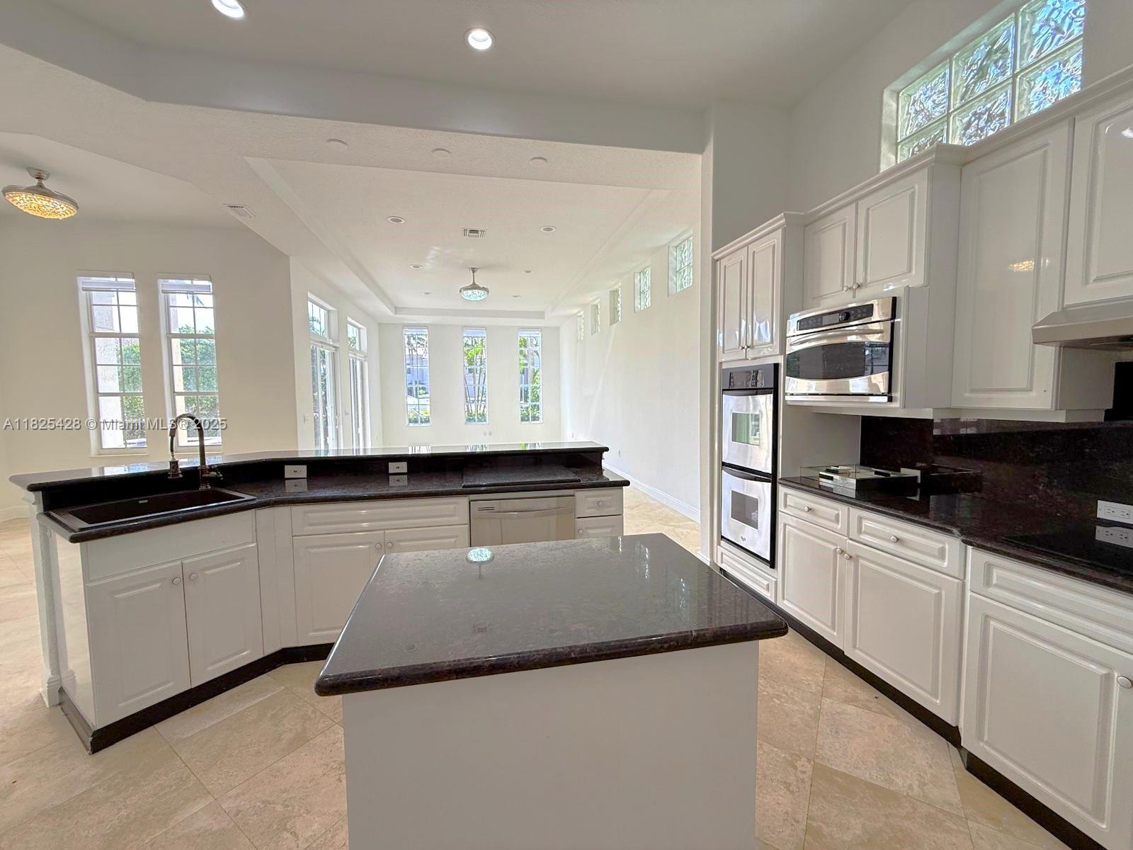 996 Sanibel Dr, Hollywood, Florida image 17