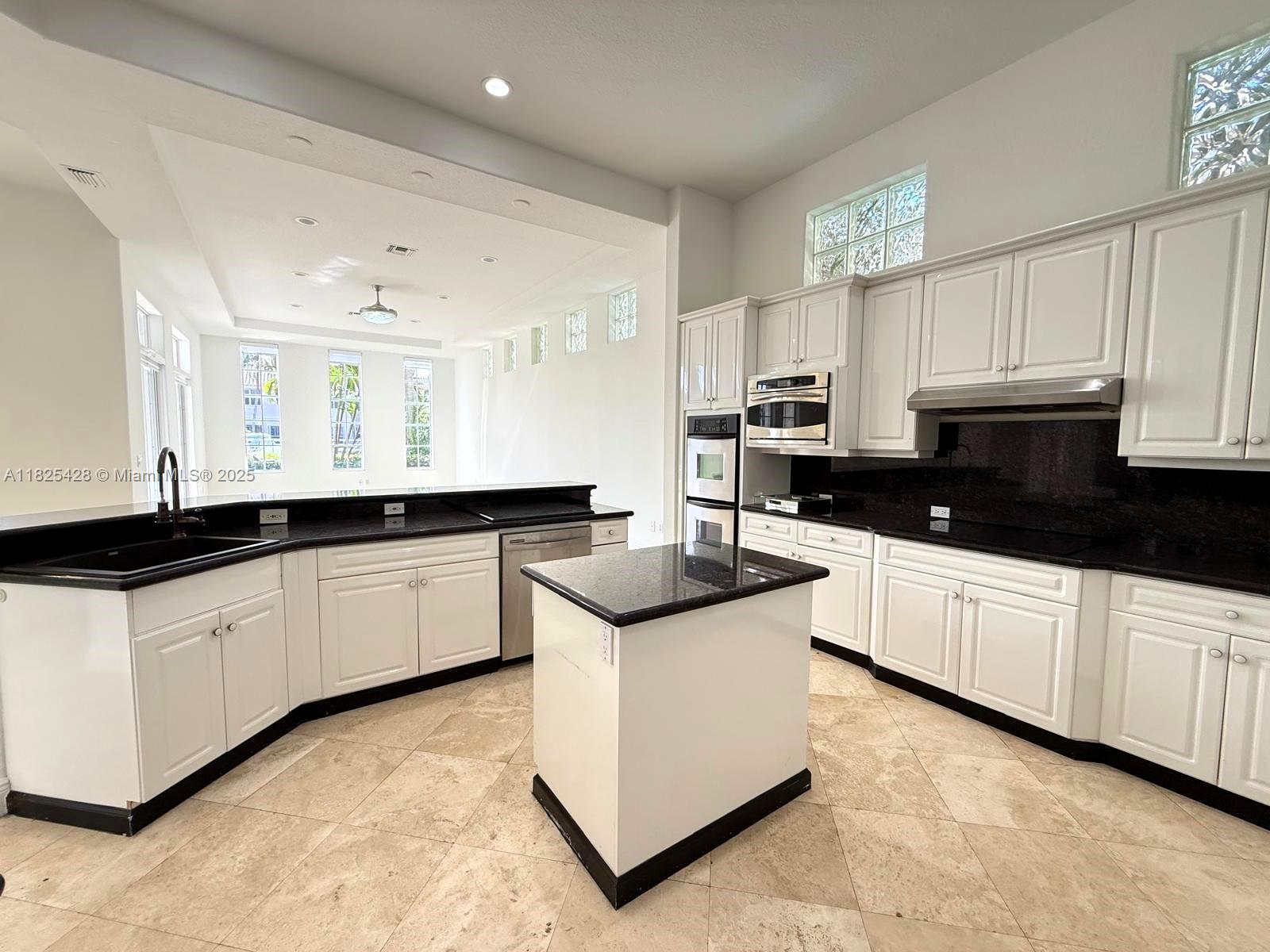 996 Sanibel Dr, Hollywood, Florida image 19