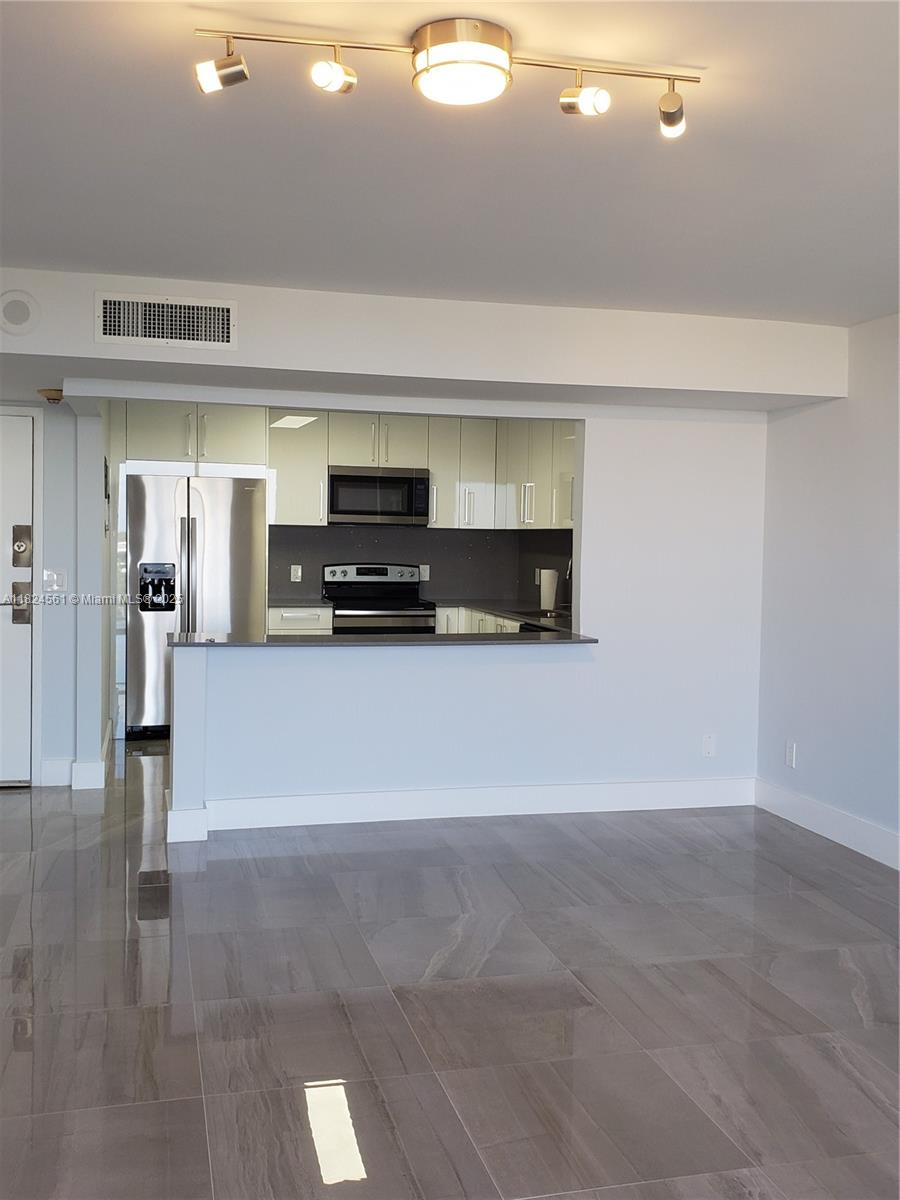 13499 Biscayne Blvd #1105, North Miami, Florida image 4