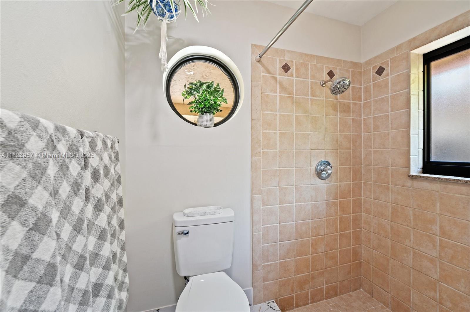 2000 Lakeshore Dr, Weston, Florida image 18