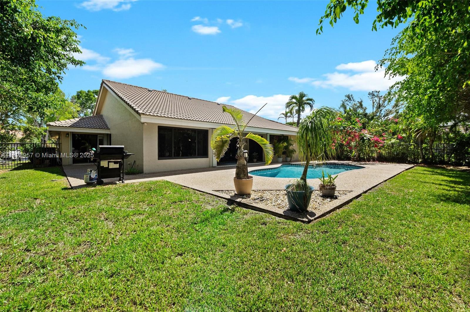 2000 Lakeshore Dr, Weston, Florida image 27