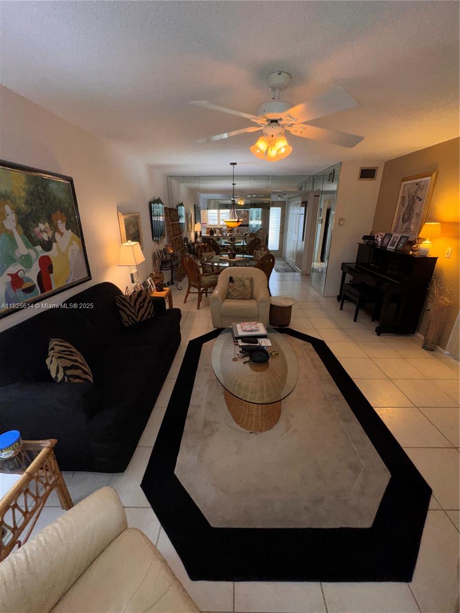 2998 E Sunrise Lakes Dr #215, Sunrise, Florida image 2