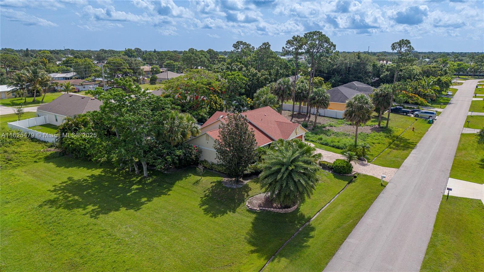 1381 SW Leisure Ln, Port St. Lucie, Florida image 5