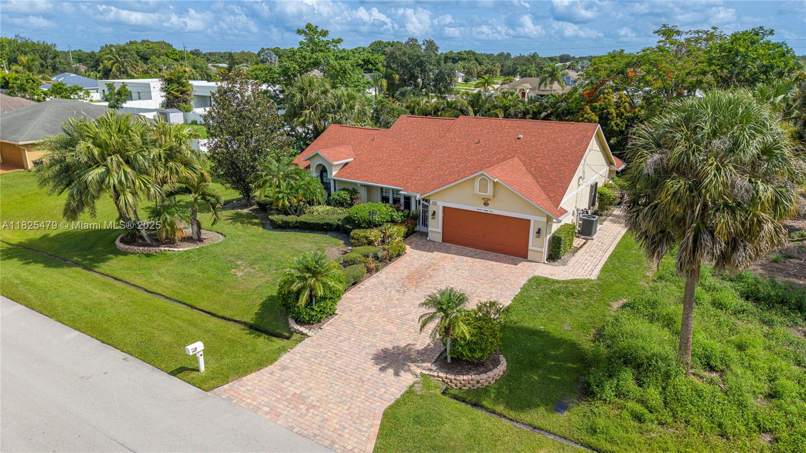 1381 SW Leisure Ln, Port St. Lucie, Florida image 6