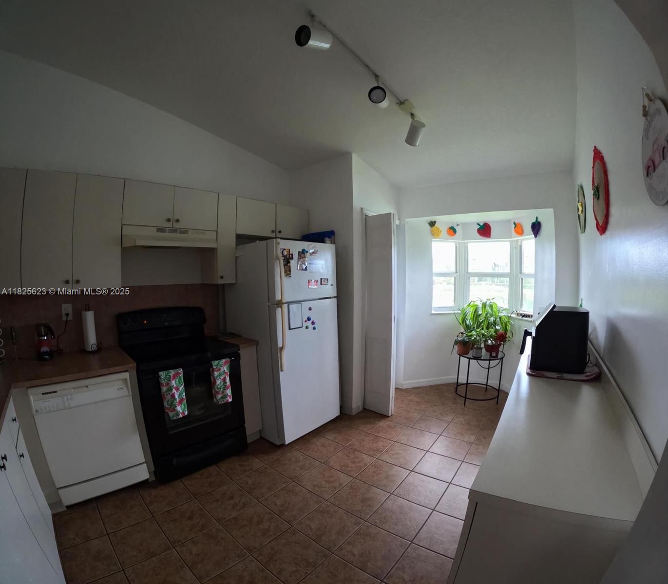 985 NE 34th Ave #203, Homestead, Florida image 2