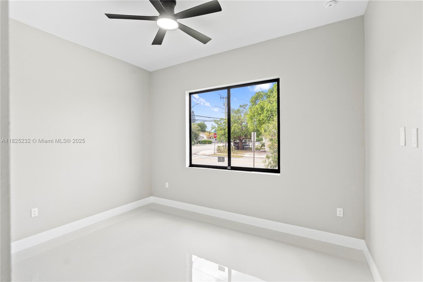 2101 NW 27th St, Oakland Park, Florida image 13