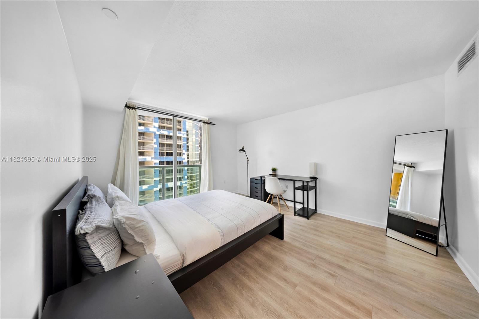 2101 Brickell Ave #605, Miami FL 33129