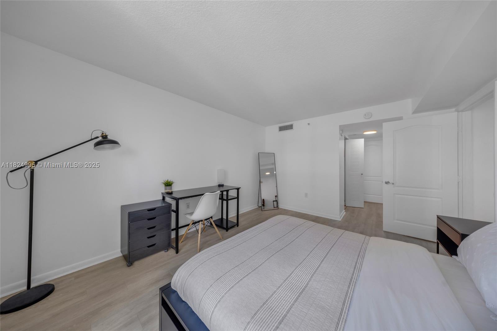 2101 Brickell Ave #605, Miami FL 33129