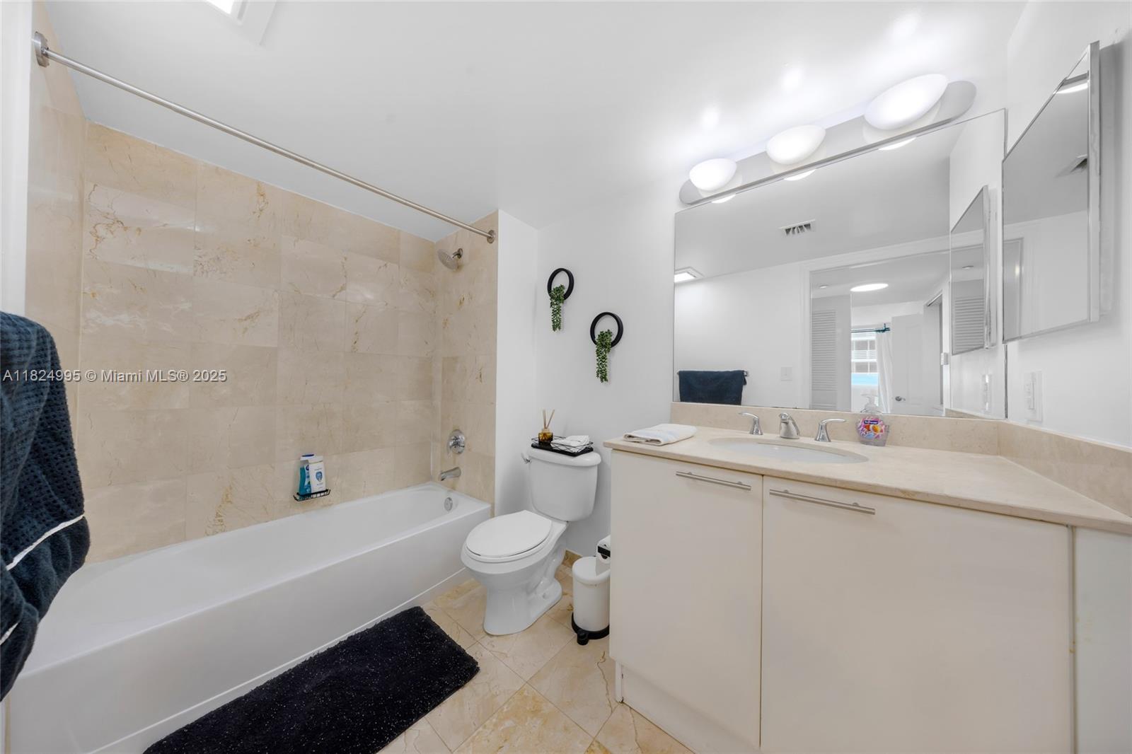 2101 Brickell Ave #605, Miami FL 33129