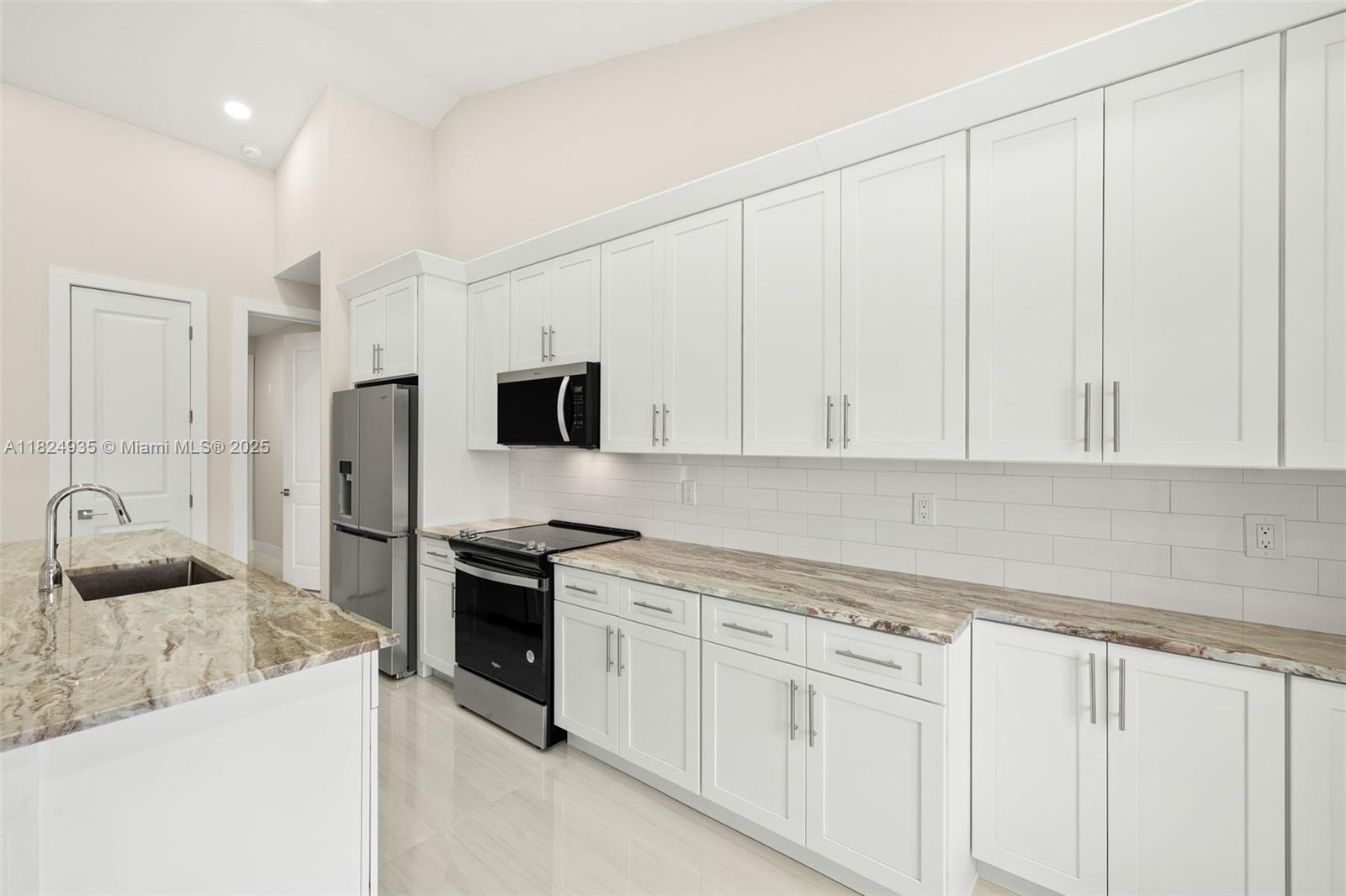 225 NE 8th Terr, Cape Coral, Florida image 9