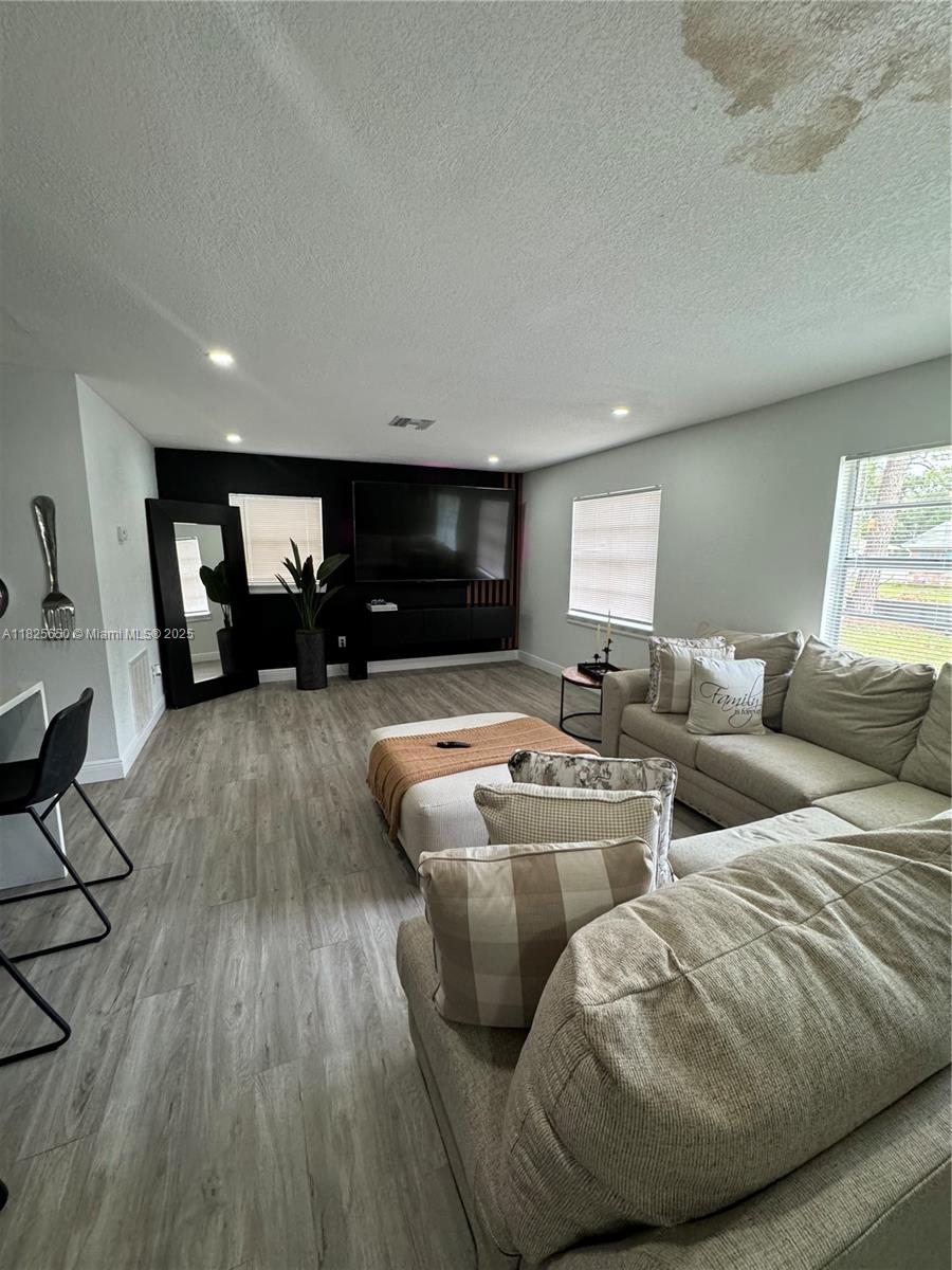 6504 N Packwood Ave, Tampa, Florida image 2