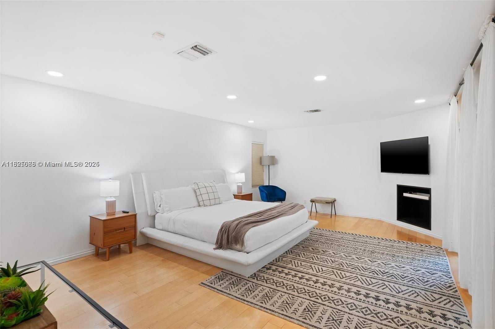413 Holiday, Hallandale Beach, Florida image 20