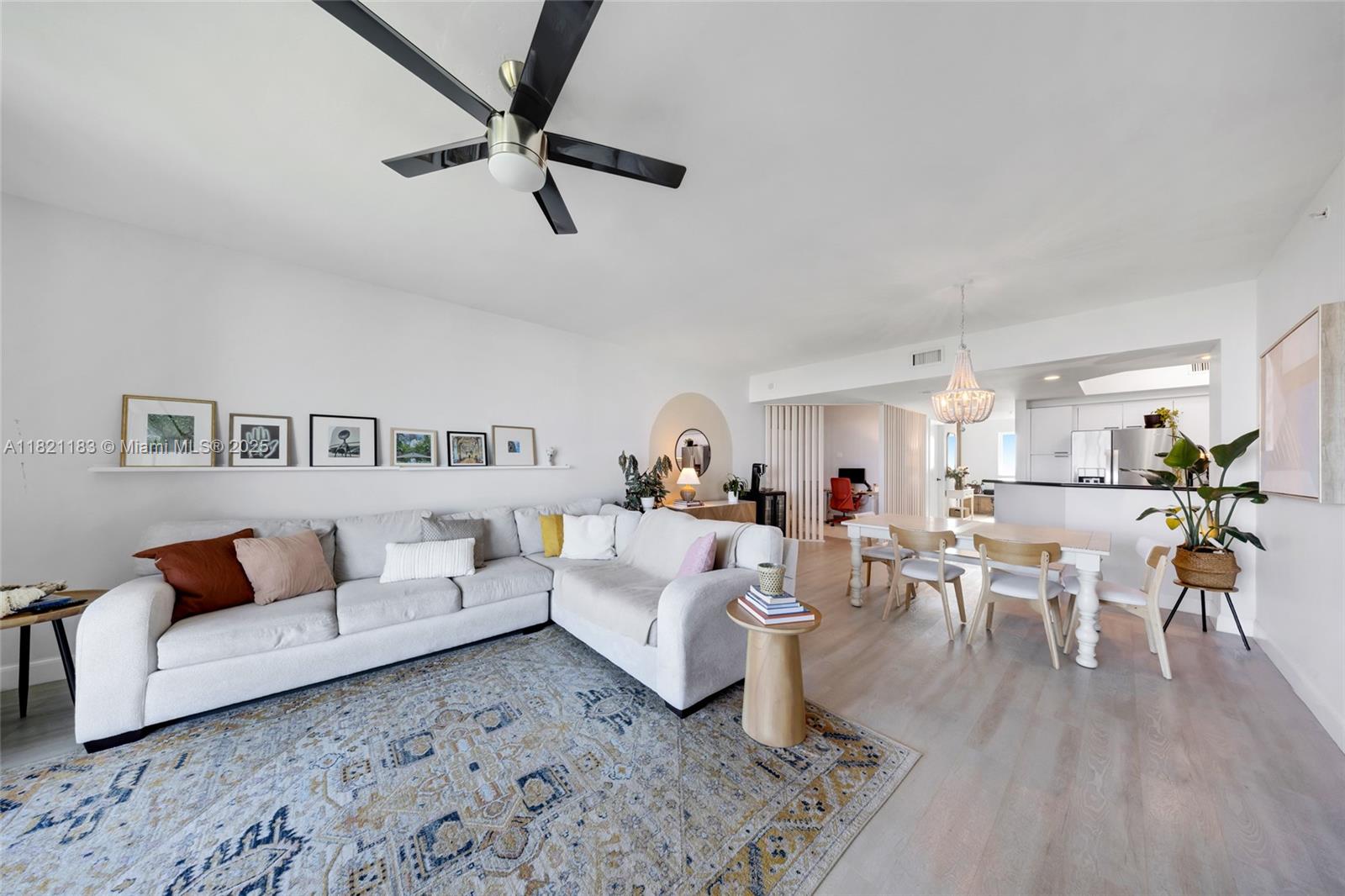 15051 Royal Oaks Ln #1901, North Miami, Florida image 2