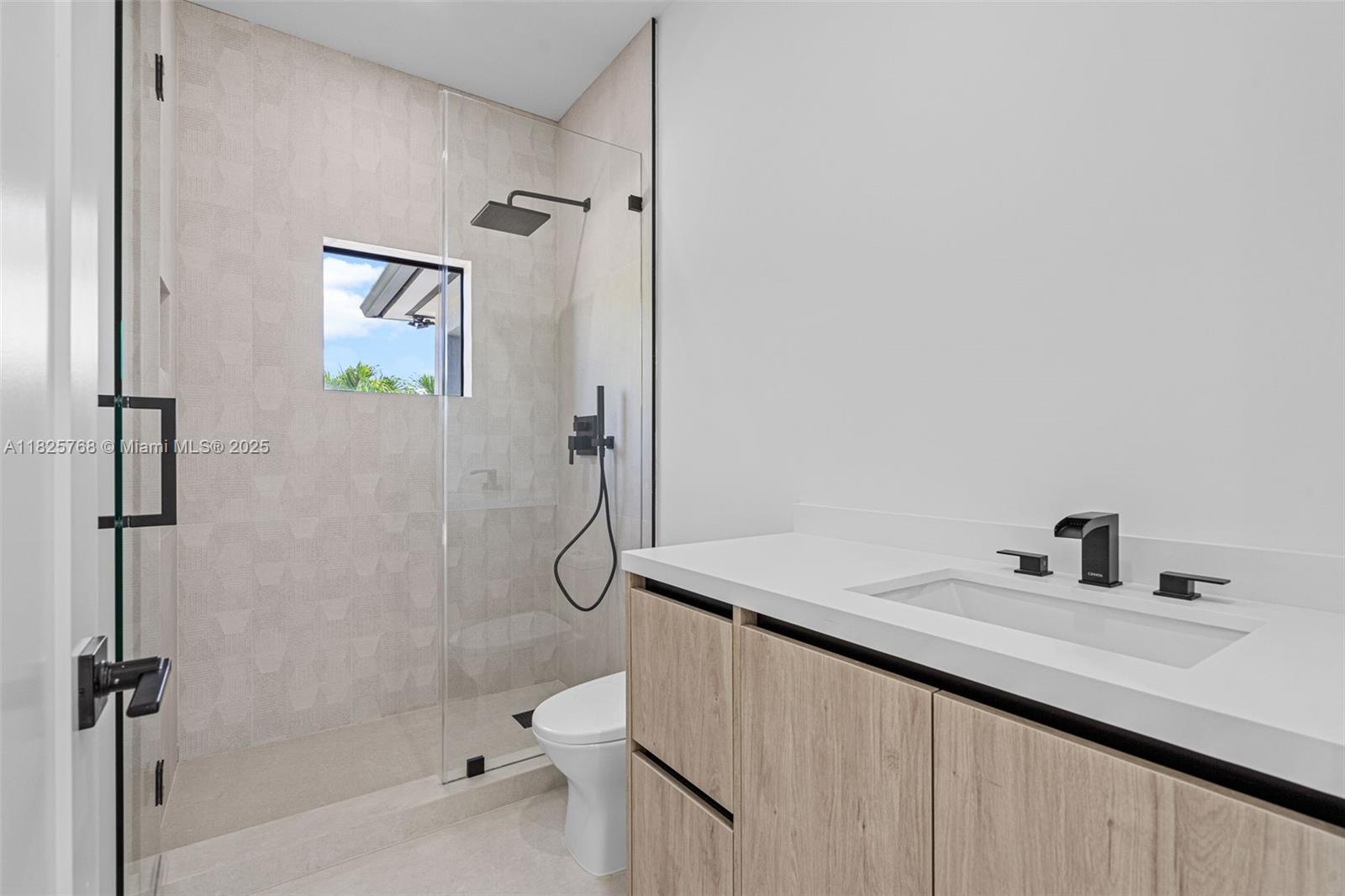 8946 NW 176th Ln, Miami, Florida image 33