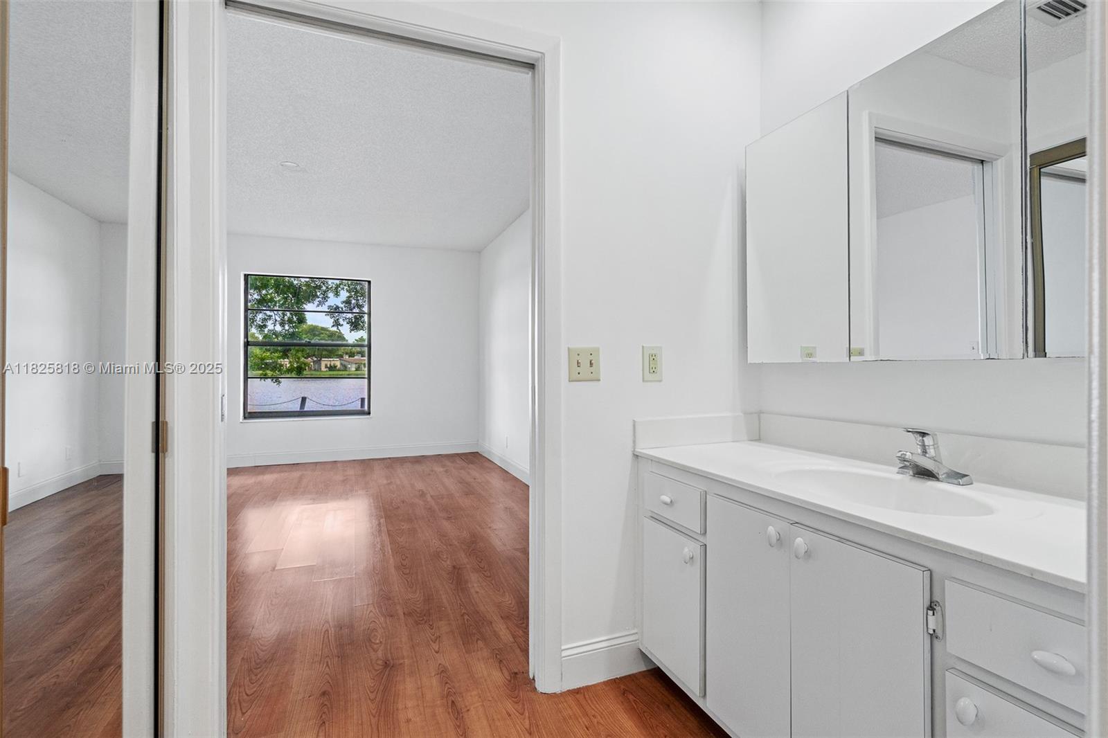 616 Briarwood Cir #1-44, Hollywood, Florida image 30