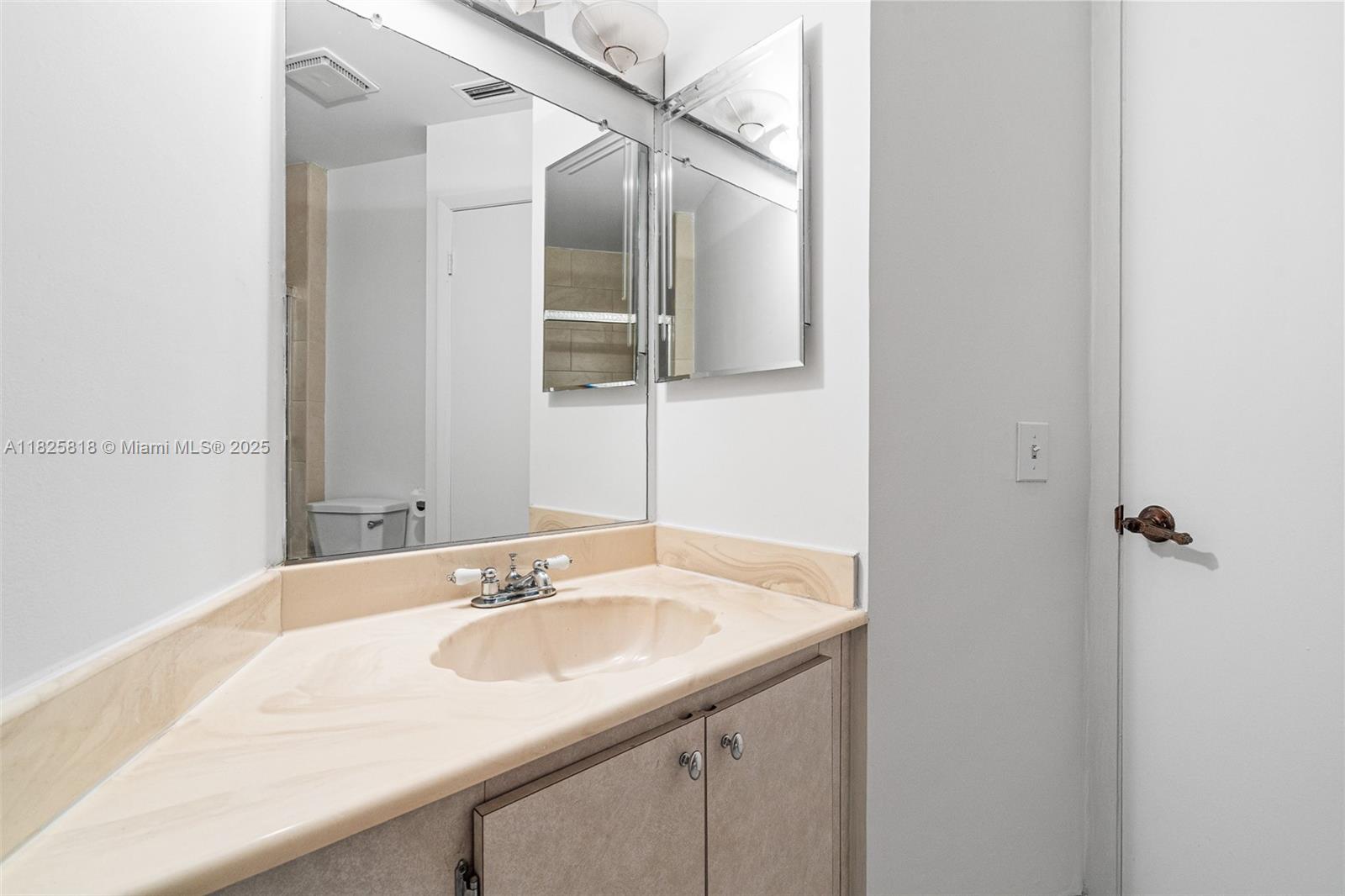 616 Briarwood Cir #1-44, Hollywood, Florida image 39