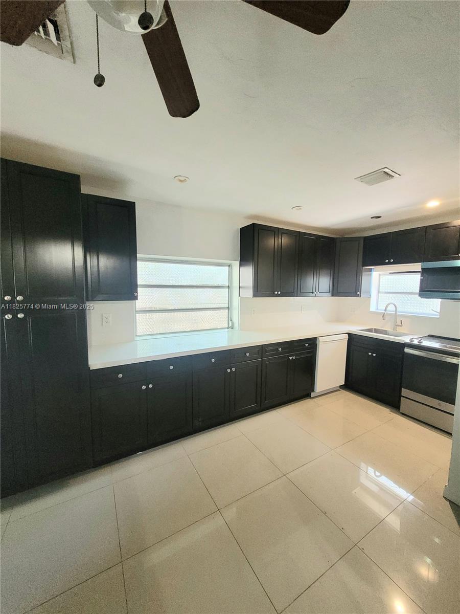 1132 Moffett St, Hallandale Beach, Florida image 13