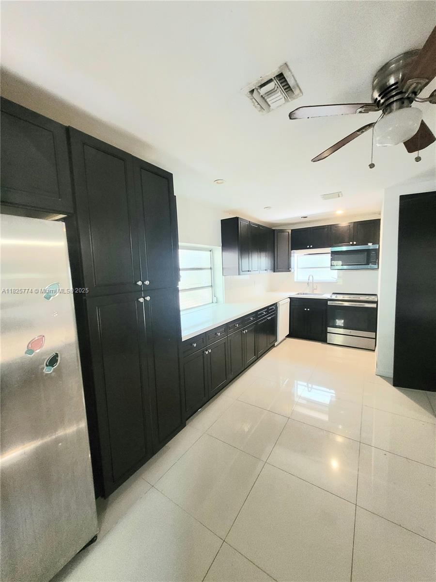 1132 Moffett St, Hallandale Beach, Florida image 16