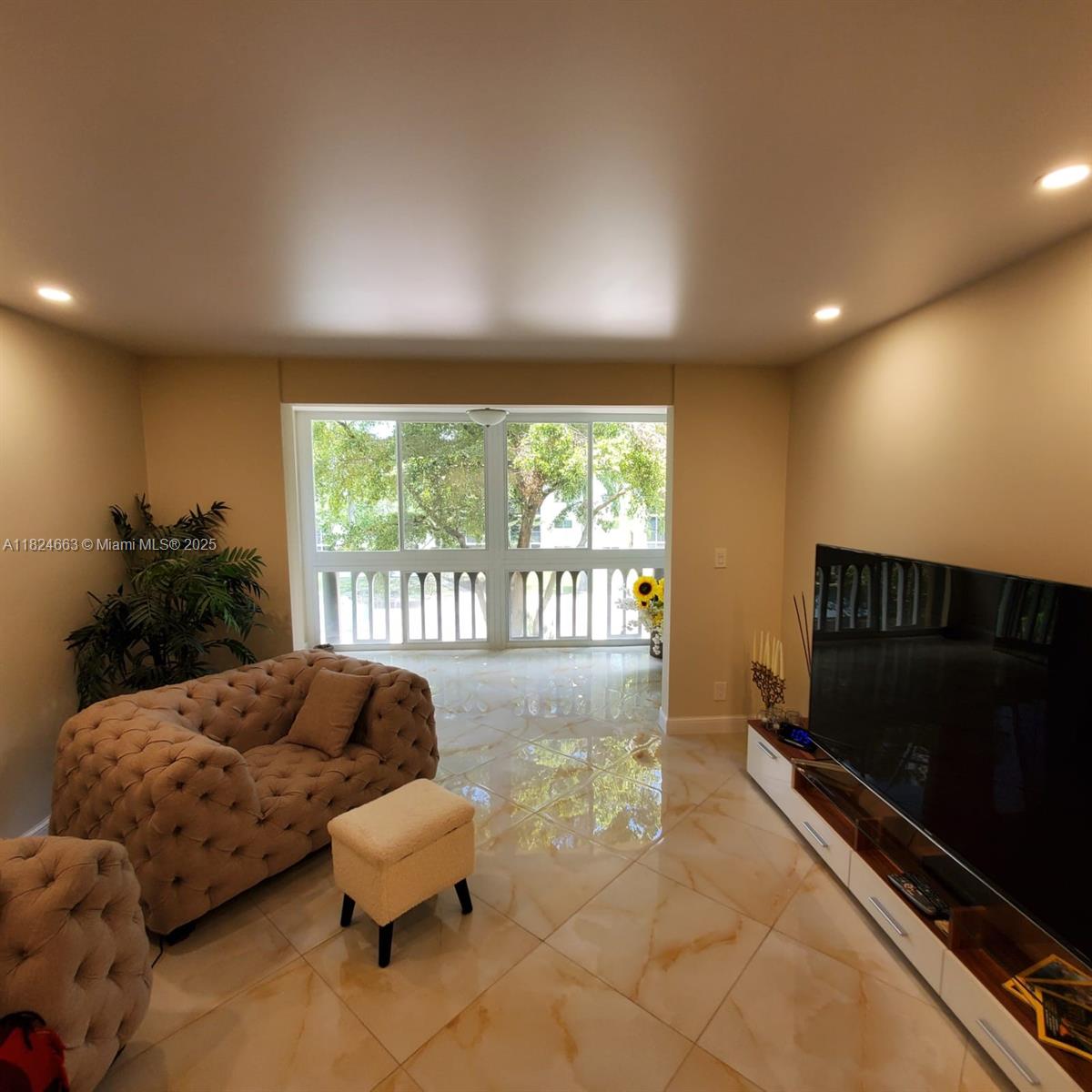 900 NE 12th Ave #306, Hallandale Beach, Florida image 2
