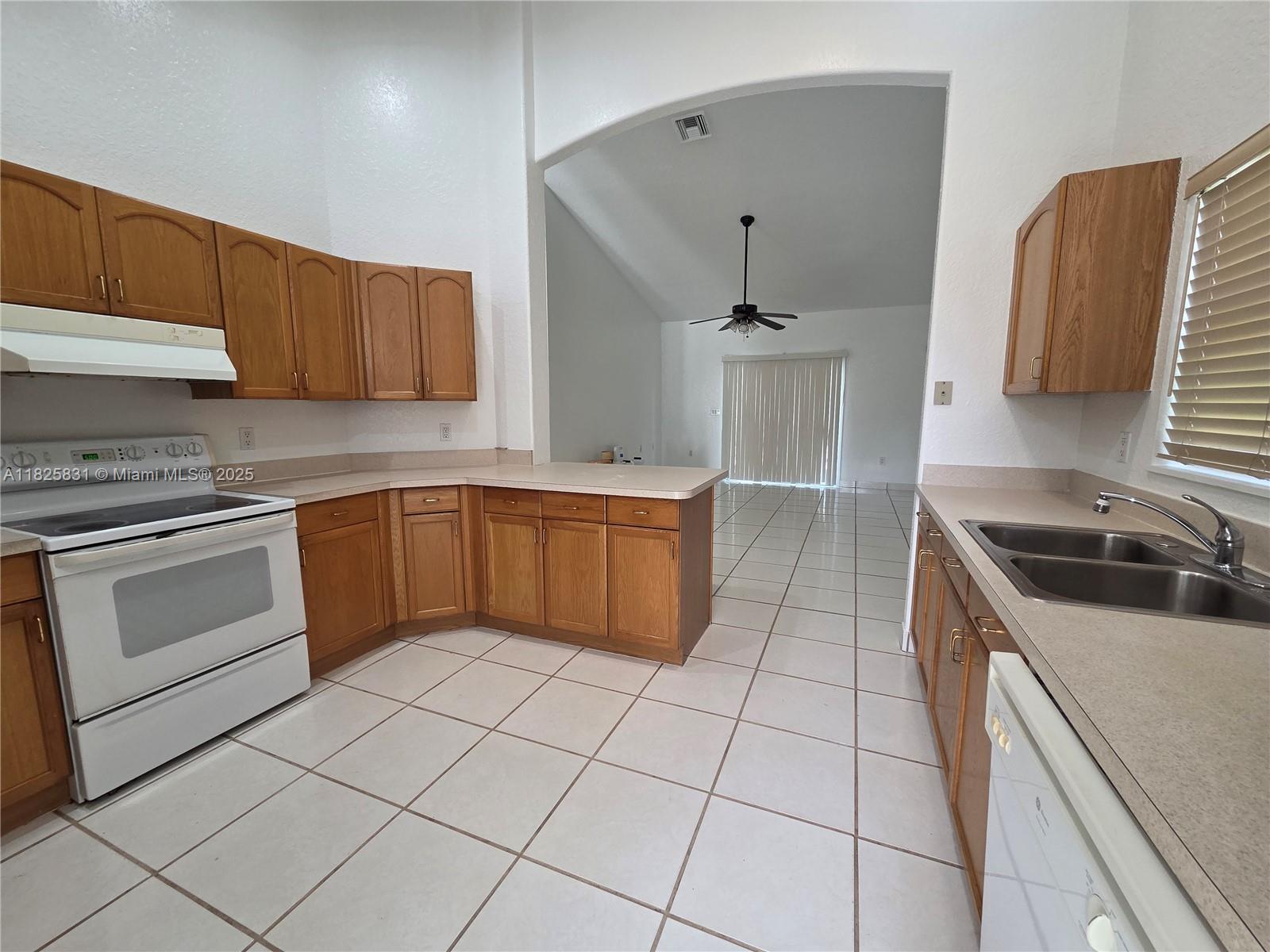 25 Ludlam Dr, Miami Springs, Florida image 14