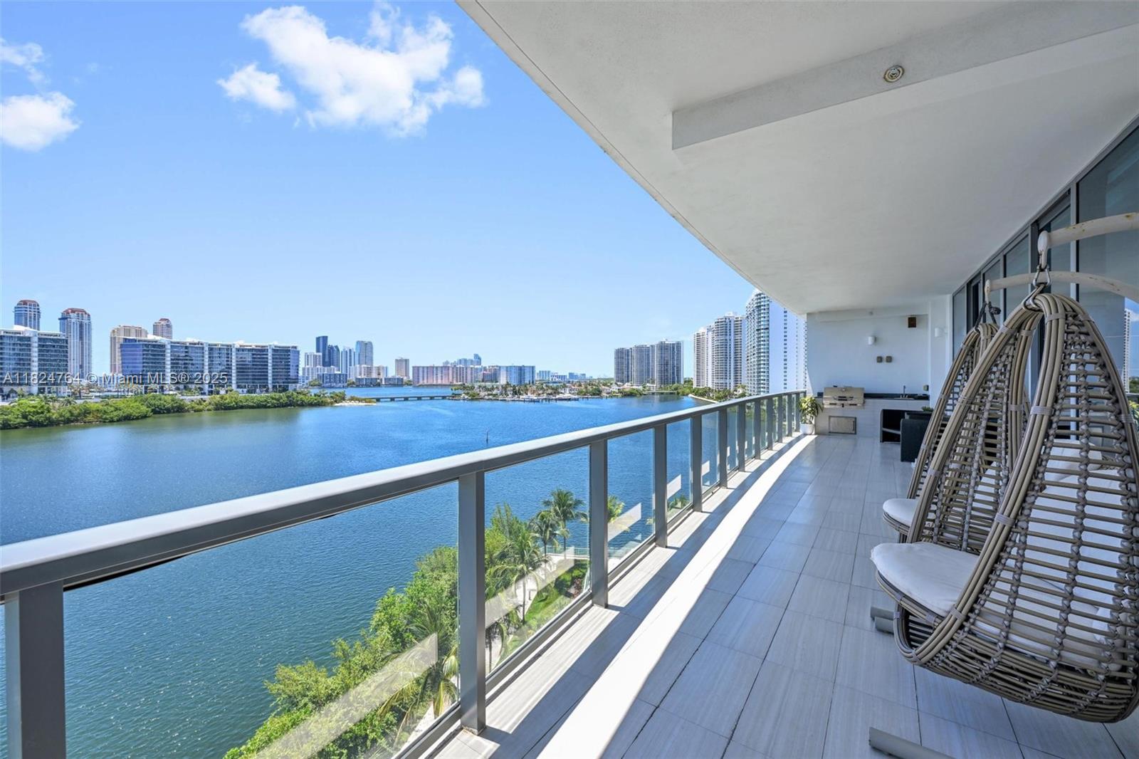 Condo for Sale in Aventura, FL