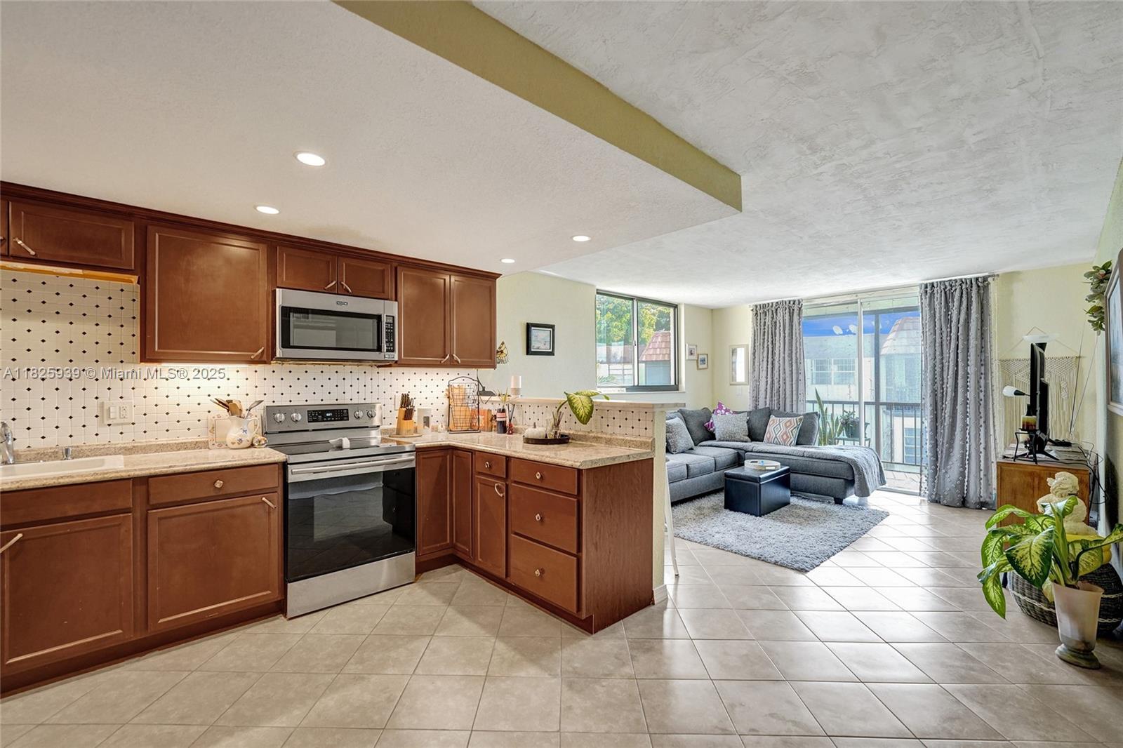 7100 NW 17th St #402, Plantation, Florida image 1