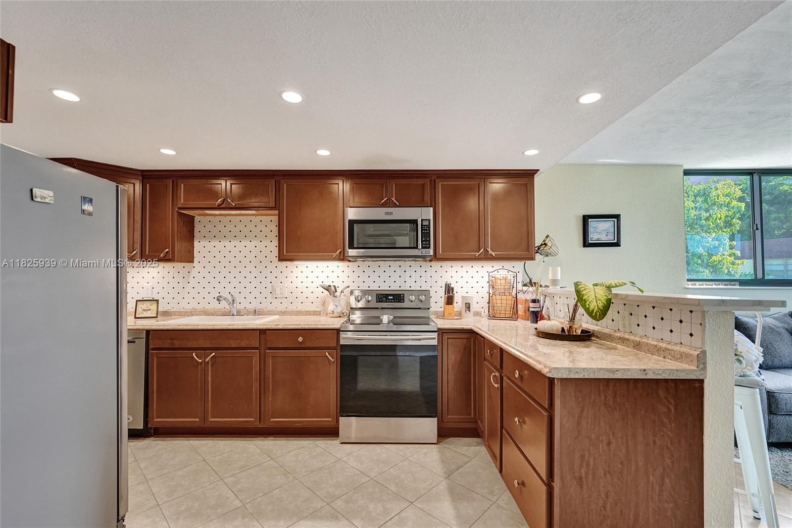 7100 NW 17th St #402, Plantation, Florida image 13