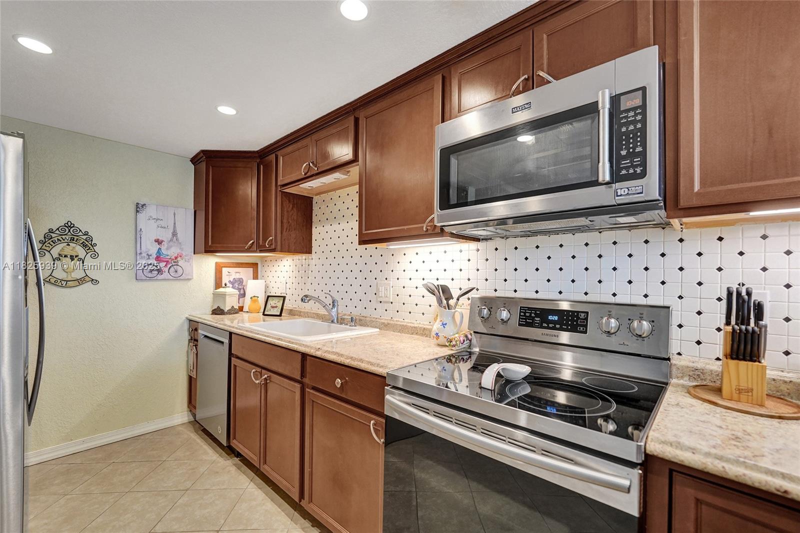 7100 NW 17th St #402, Plantation, Florida image 16