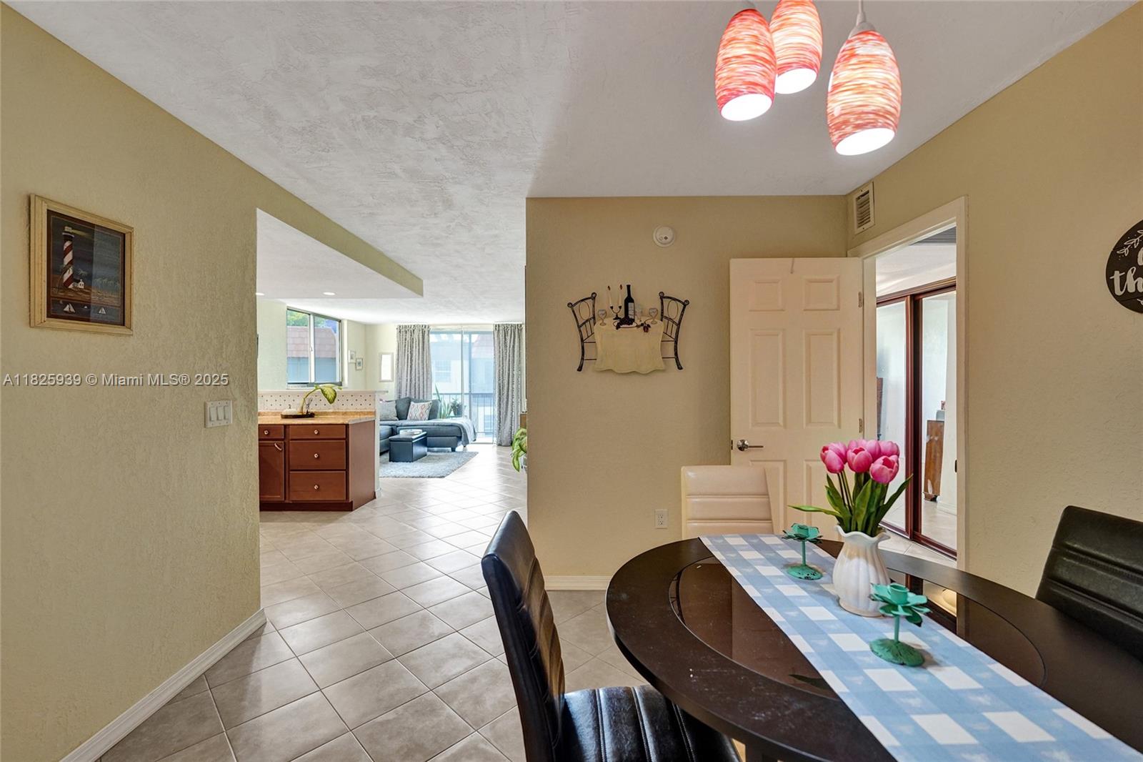 7100 NW 17th St #402, Plantation, Florida image 4