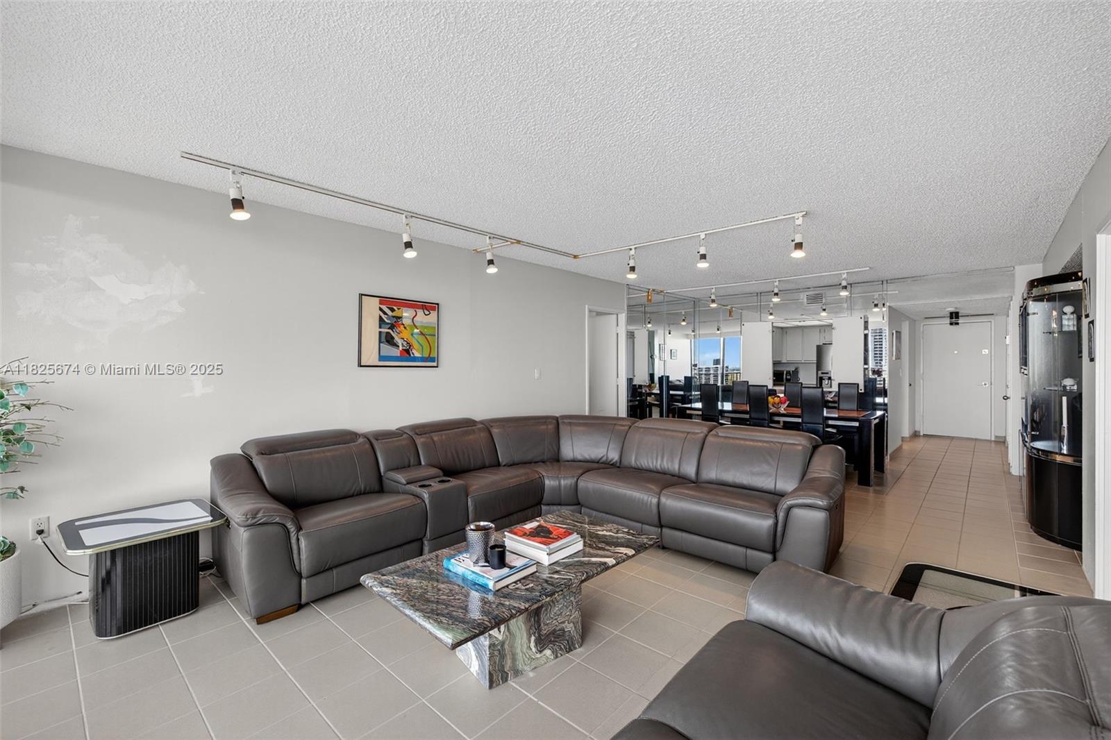 3701 N Country Club Dr #2209, Aventura, Florida image 10