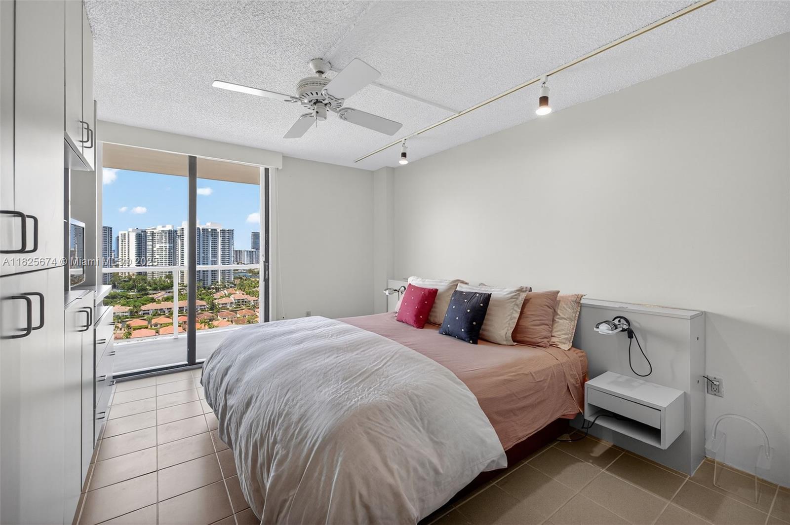 3701 N Country Club Dr #2209, Aventura, Florida image 20