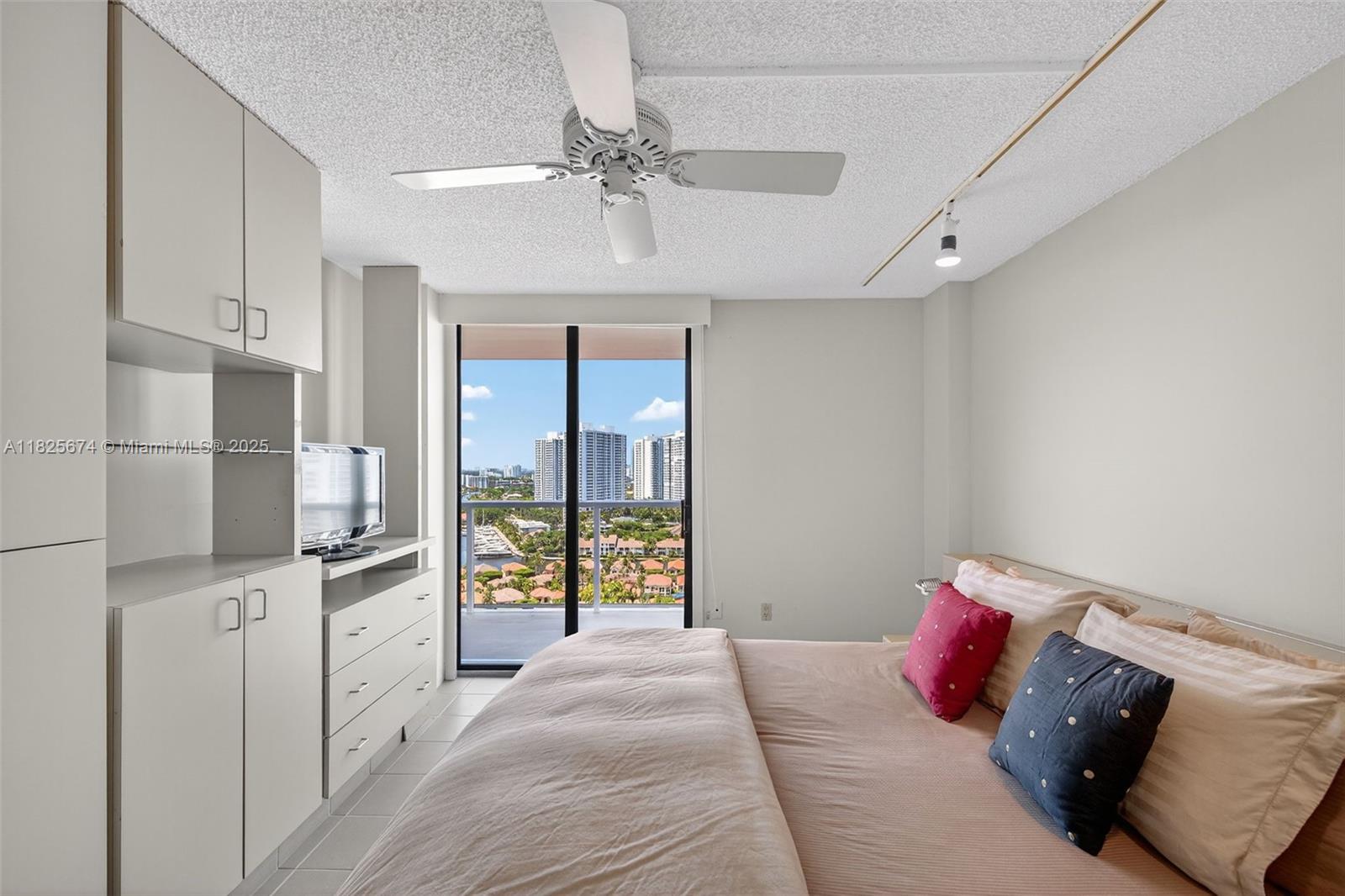 3701 N Country Club Dr #2209, Aventura, Florida image 21