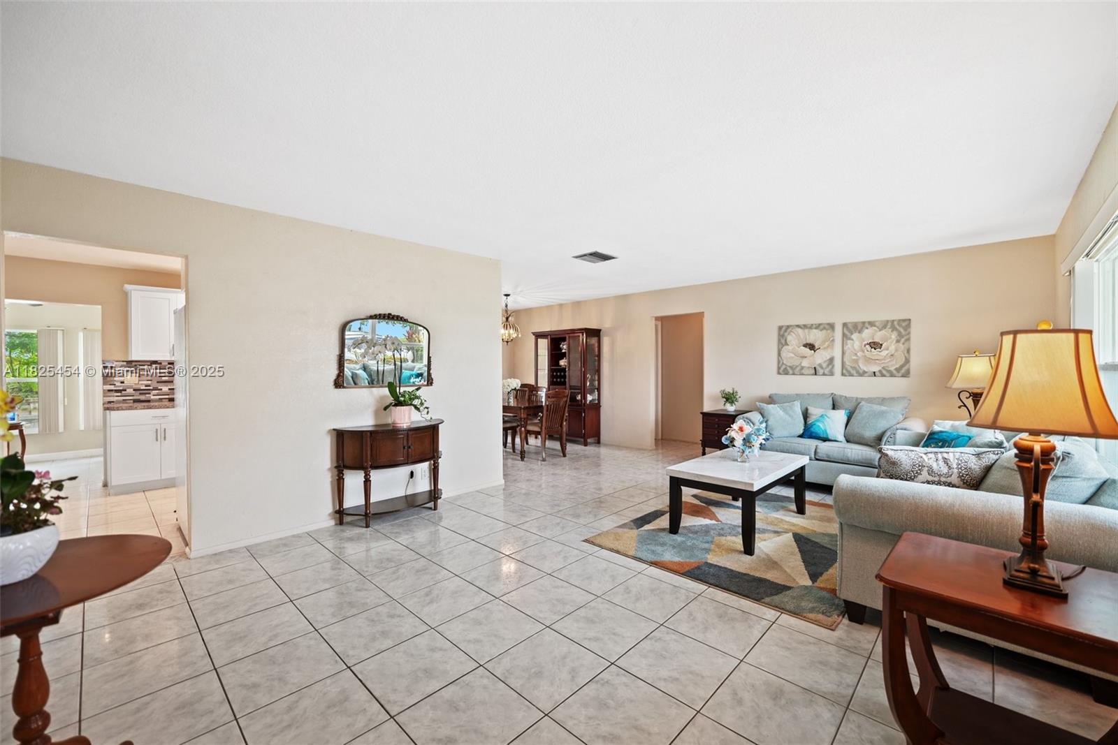 6905 NW 73rd St, Tamarac, Florida image 2