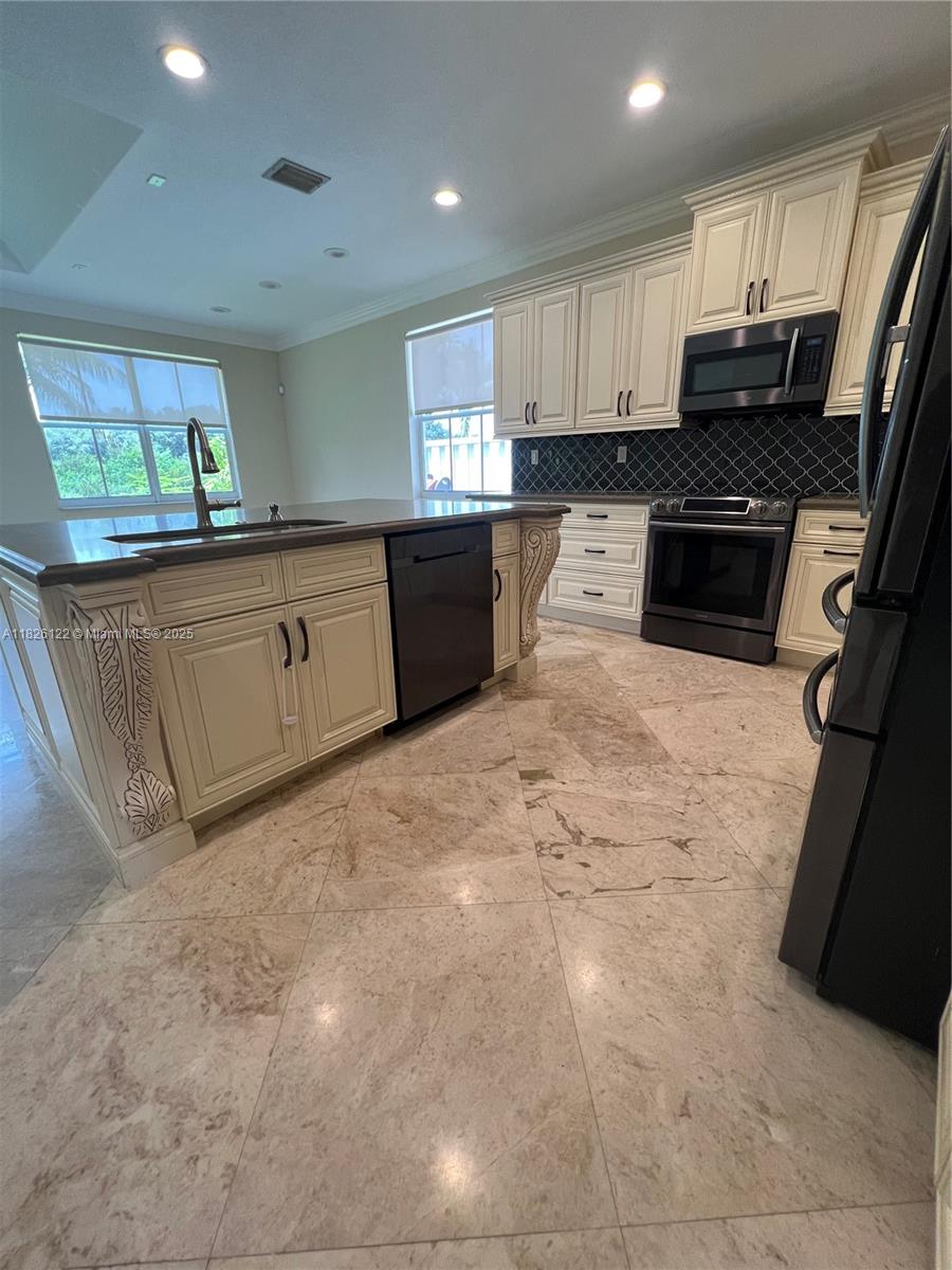 16546 SW 39th St, Miramar, Florida image 20