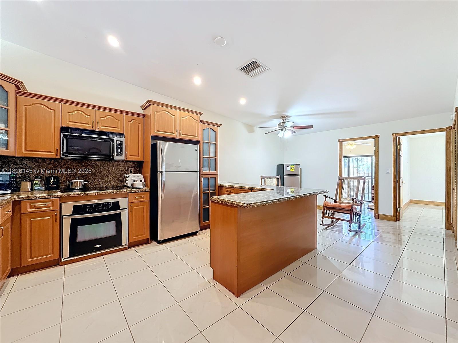 18854 NW 65th Ct, Hialeah, Florida image 5