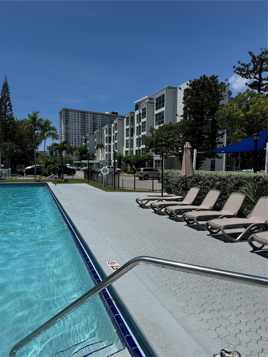 17620 Atlantic Blvd #105, Sunny Isles Beach, Florida image 2