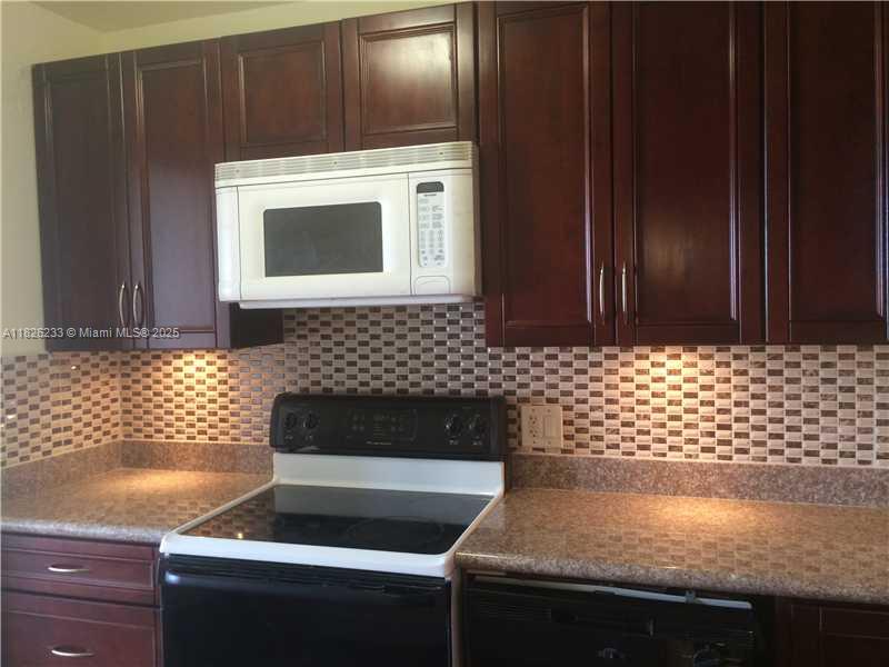 2025 NE 164th St #901, North Miami Beach, Florida image 2