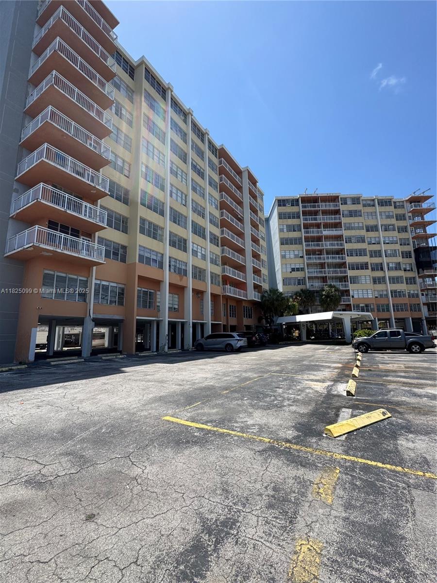2025 NE 164th St #206, North Miami Beach, Florida image 1