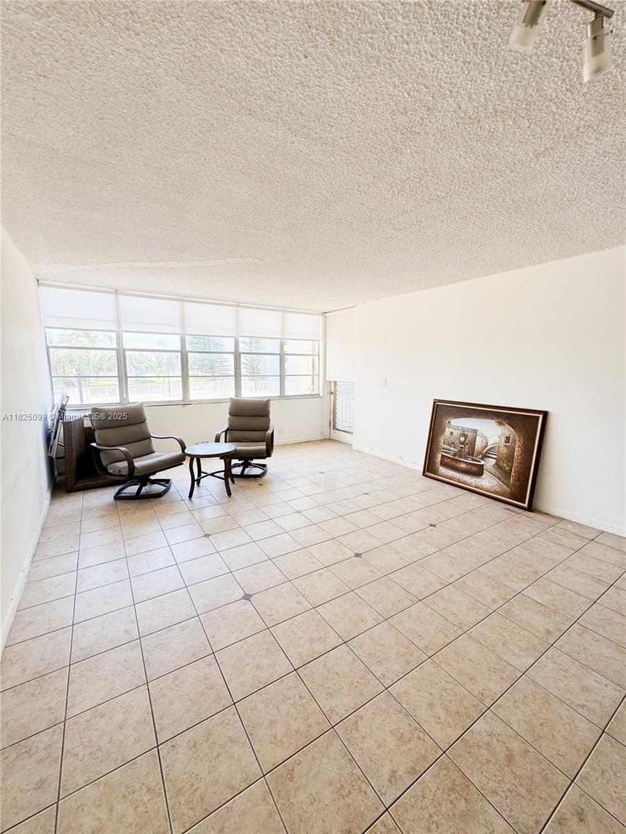 2025 NE 164th St #206, North Miami Beach, Florida image 12