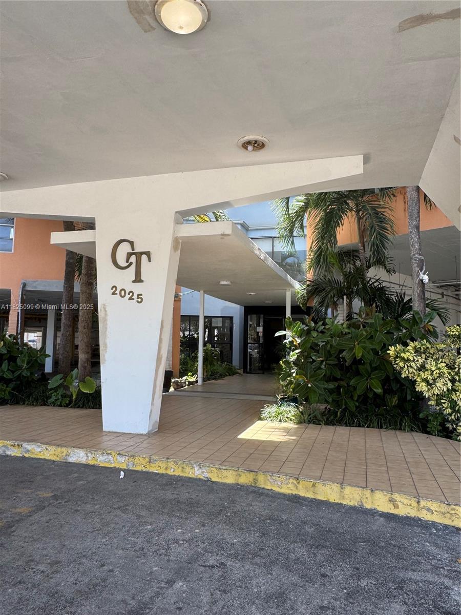 2025 NE 164th St #206, North Miami Beach, Florida image 2