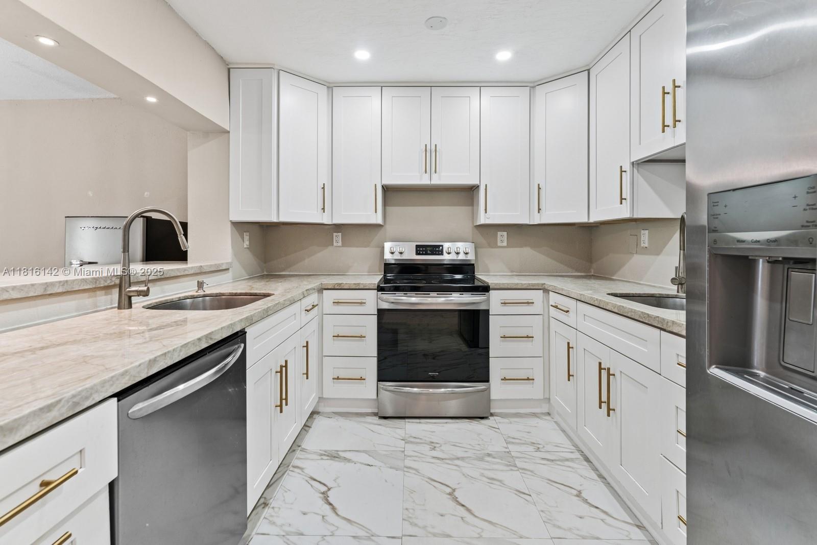 919 NE 4th St, Hallandale Beach, Florida image 10