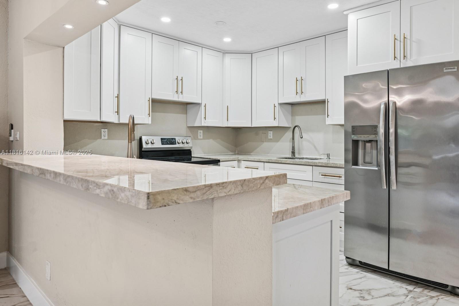 919 NE 4th St, Hallandale Beach, Florida image 11