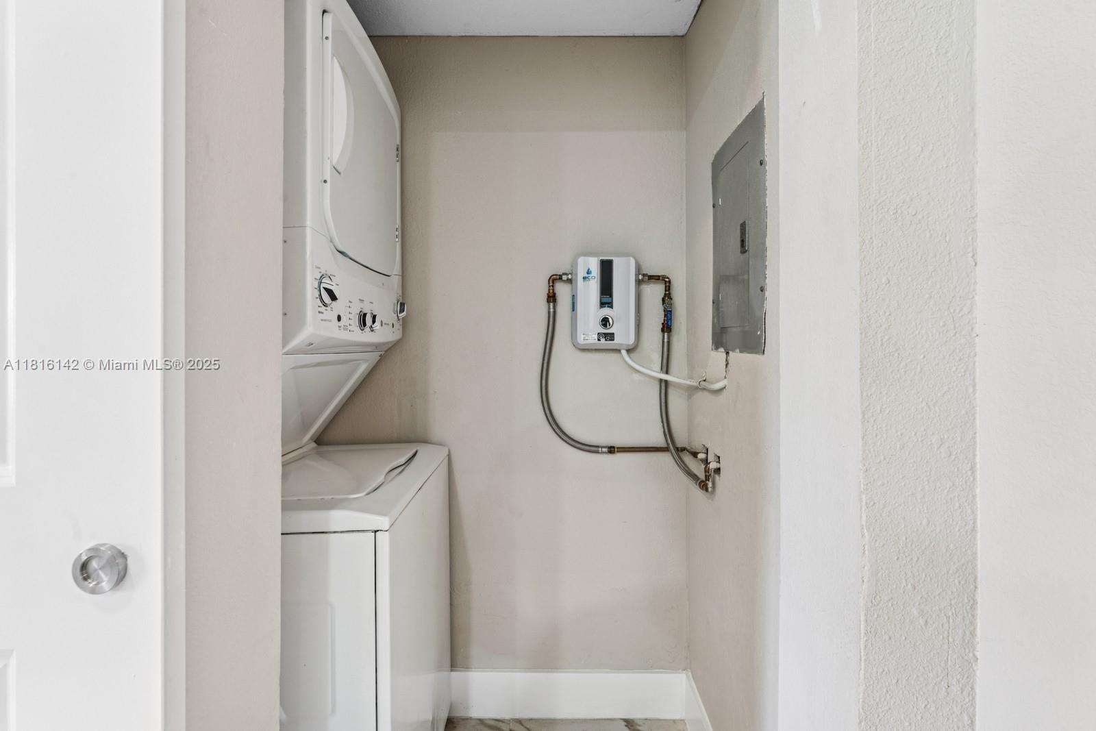 919 NE 4th St, Hallandale Beach, Florida image 14