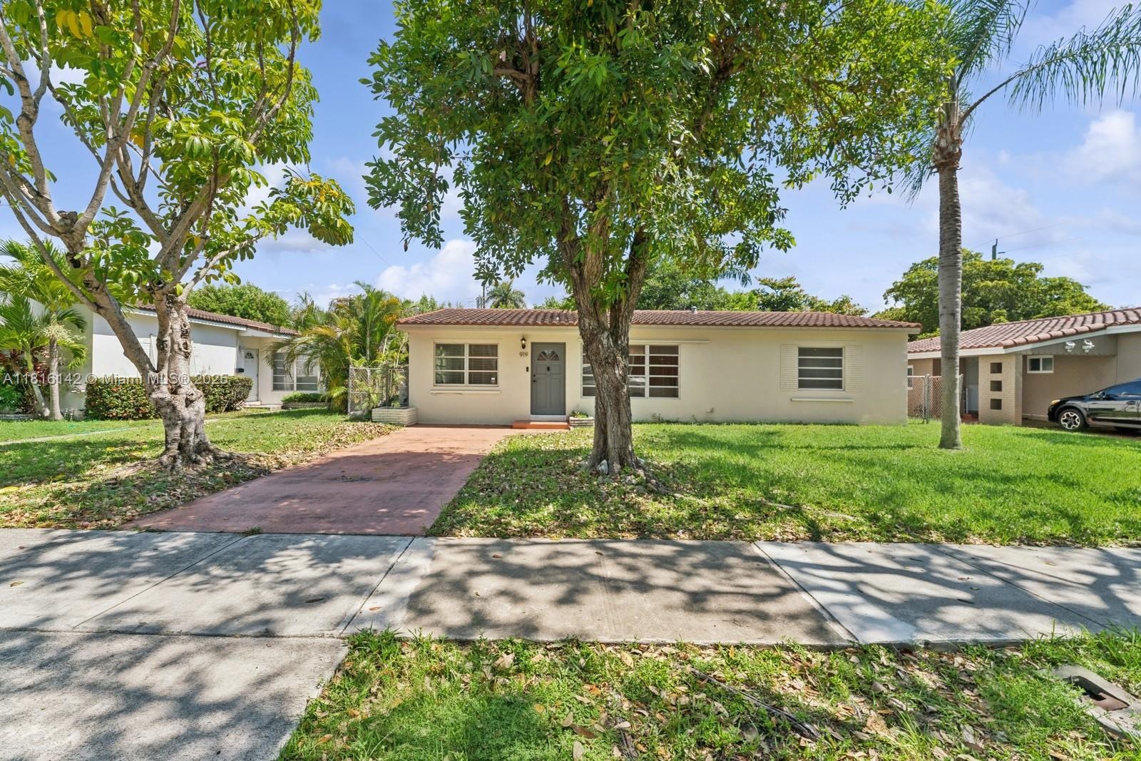 919 NE 4th St, Hallandale Beach, Florida image 2