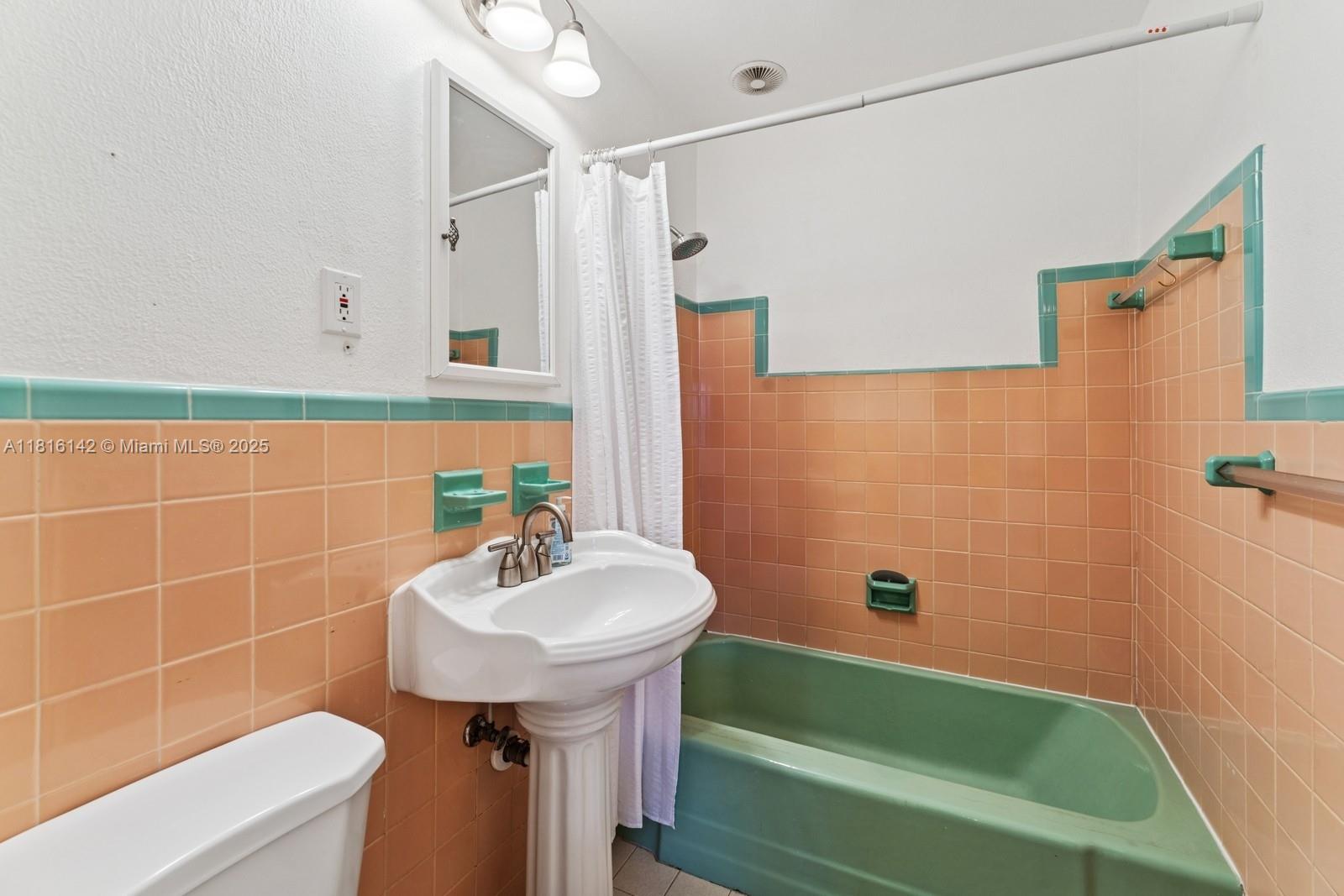 919 NE 4th St, Hallandale Beach, Florida image 23