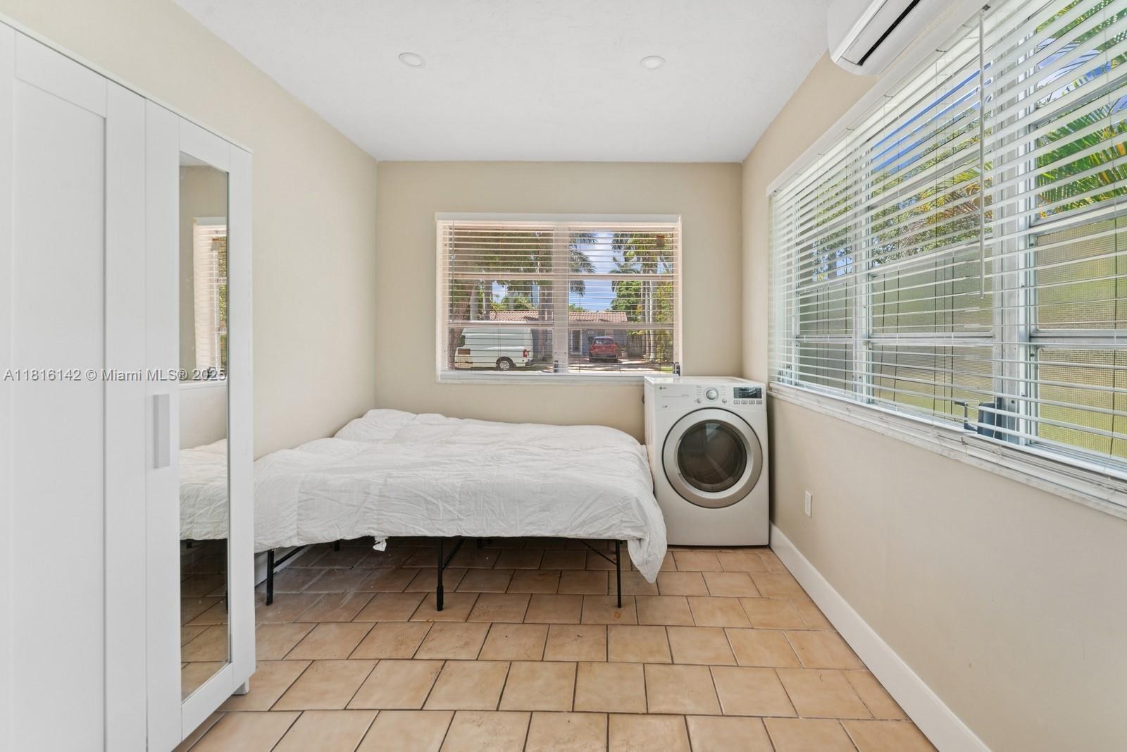 919 NE 4th St, Hallandale Beach, Florida image 28