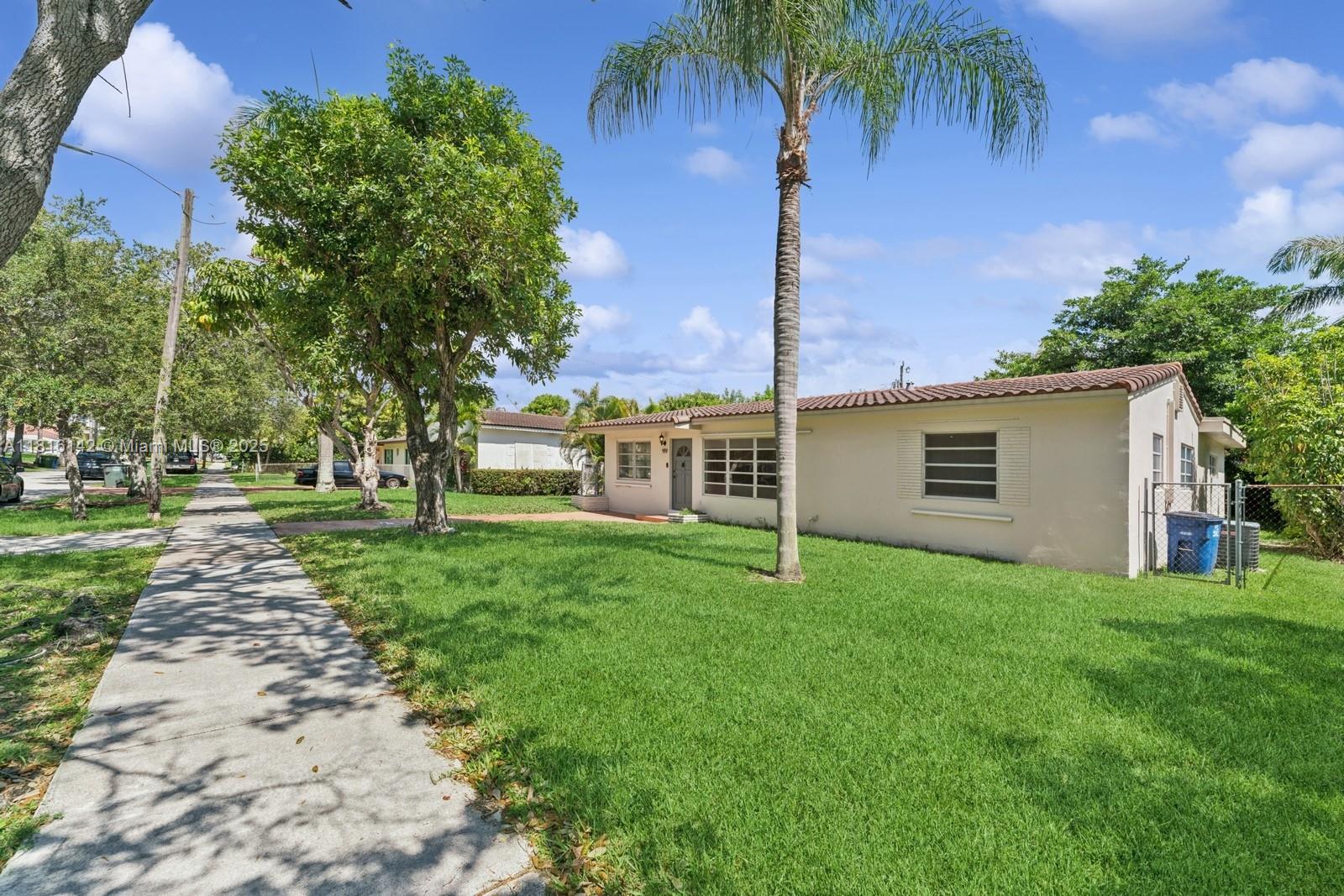 919 NE 4th St, Hallandale Beach, Florida image 3