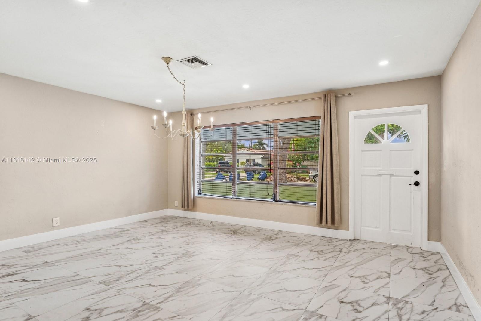 919 NE 4th St, Hallandale Beach, Florida image 5